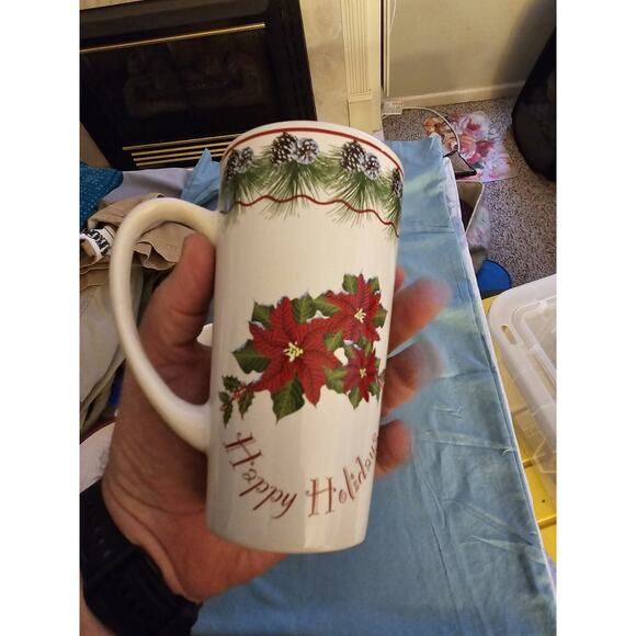 4 Holiday Glasses In Hatbox Christmas Cardinals Trees Holly - Picture 10 of 14